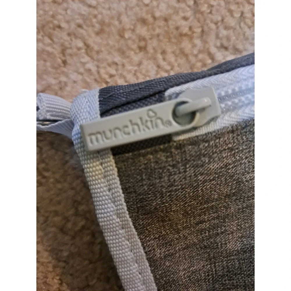 Munchkin Go Portable Baby Diper Changing Pad Kid Wipes Case